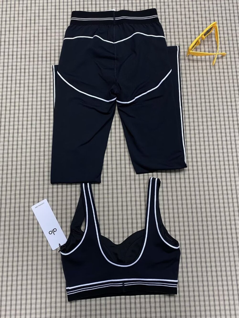 Black/White💗ALO Yoga Heart Throb High Waisted Legging&Bra Set NWT|Flattering - Picture 10 of 13